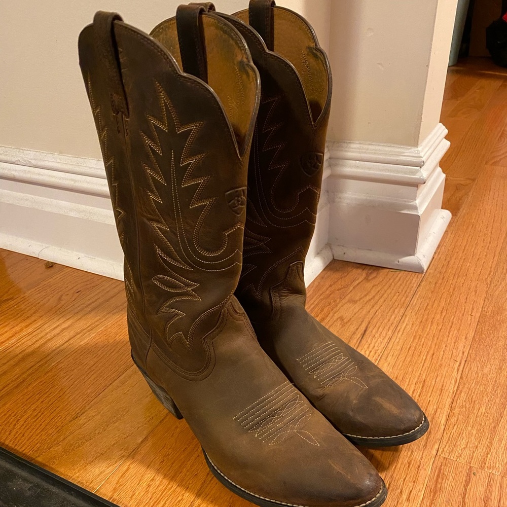 Ariat women’s cowboy boot, size 10B